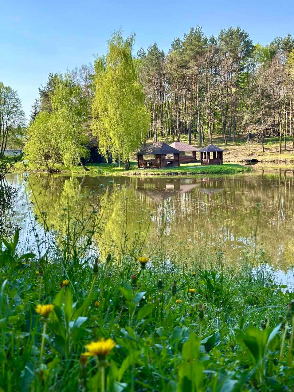 Kryve Ozero Hotel Novoyavorivsk Buitenkant foto