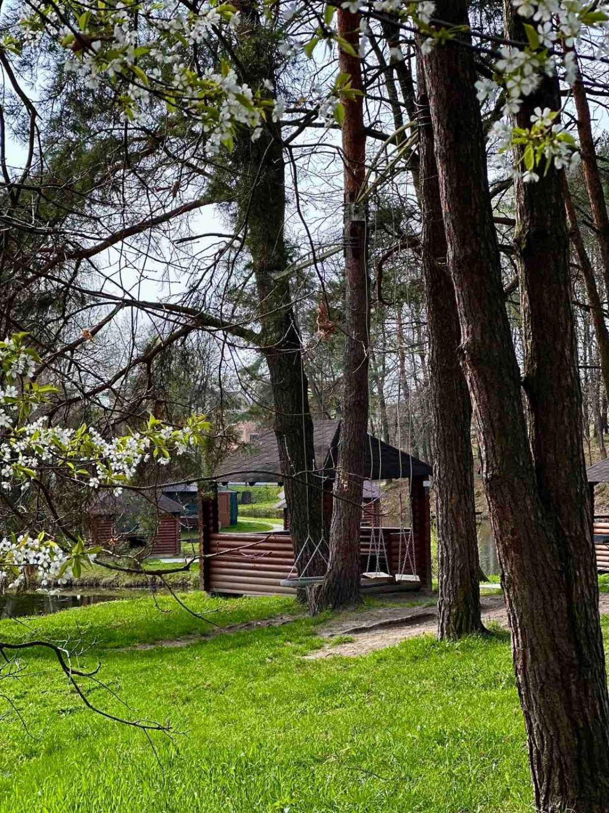 Kryve Ozero Hotel Novoyavorivsk Buitenkant foto