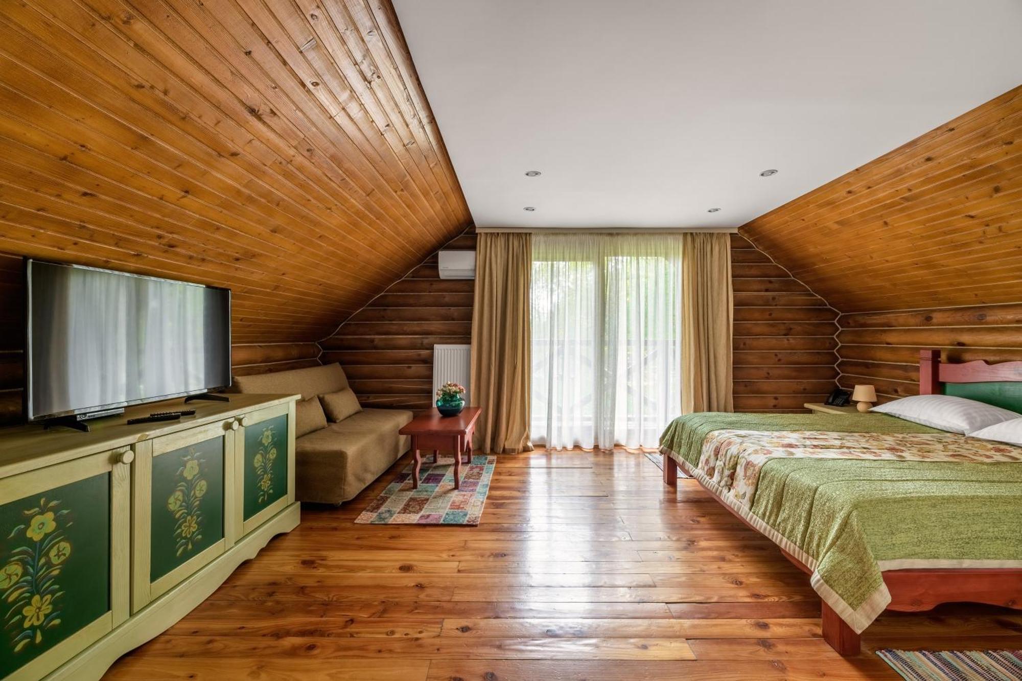 Kryve Ozero Hotel Novoyavorivsk Buitenkant foto